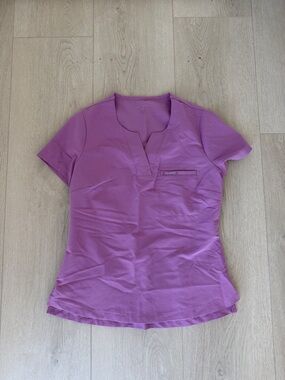 Jaanuu Short Sleeve V-Neck scrub Top in Purple